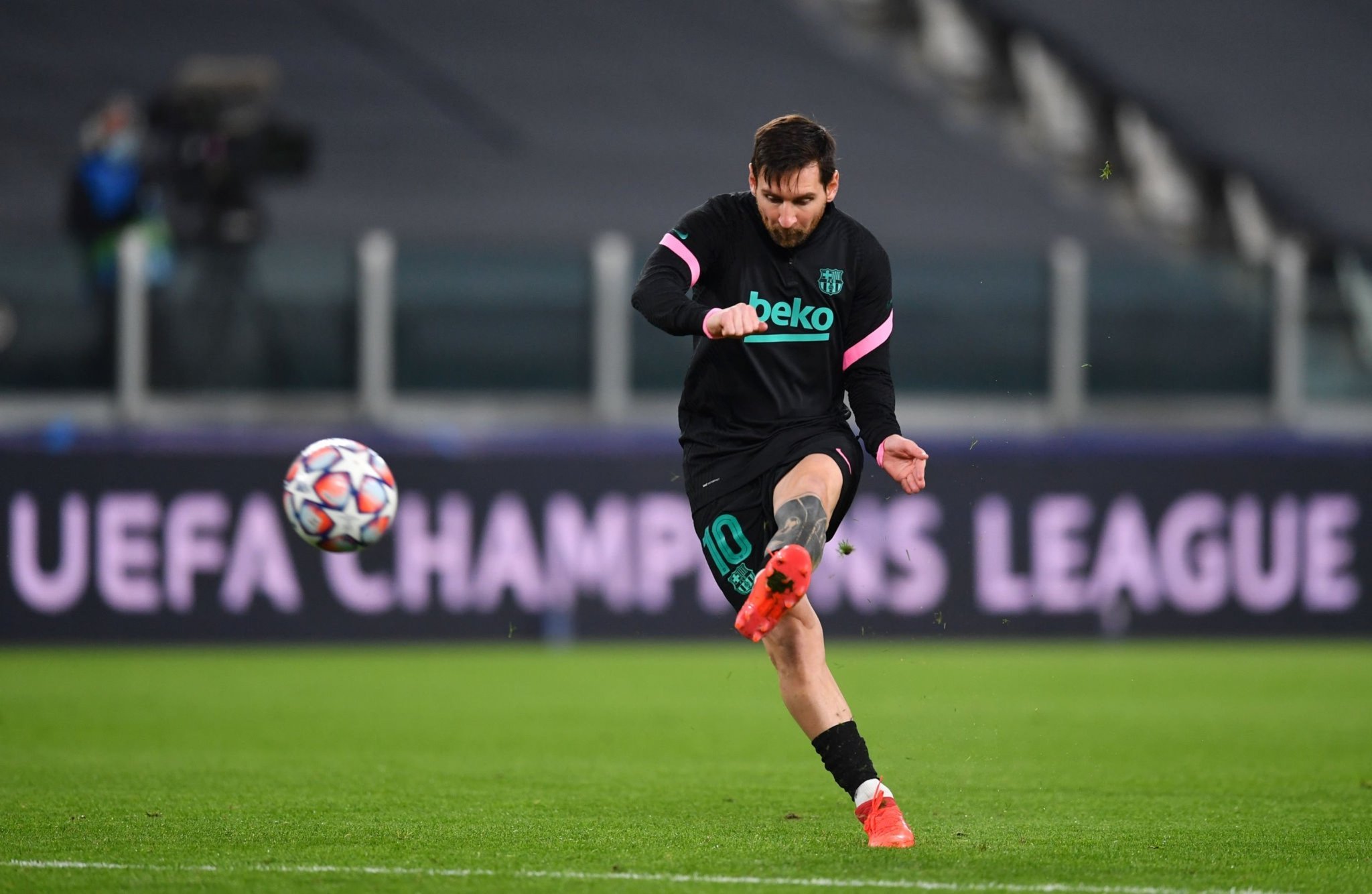 在捧杯那一 在捧杯那一